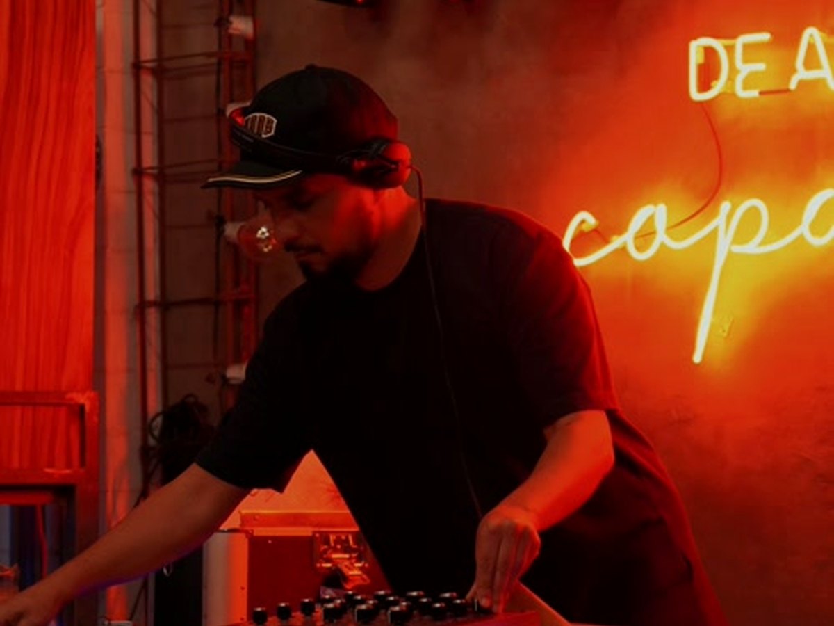 DJ tocando discos no Soul